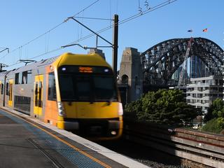 Commuter chaos after signal issues disrupt Sydney trains