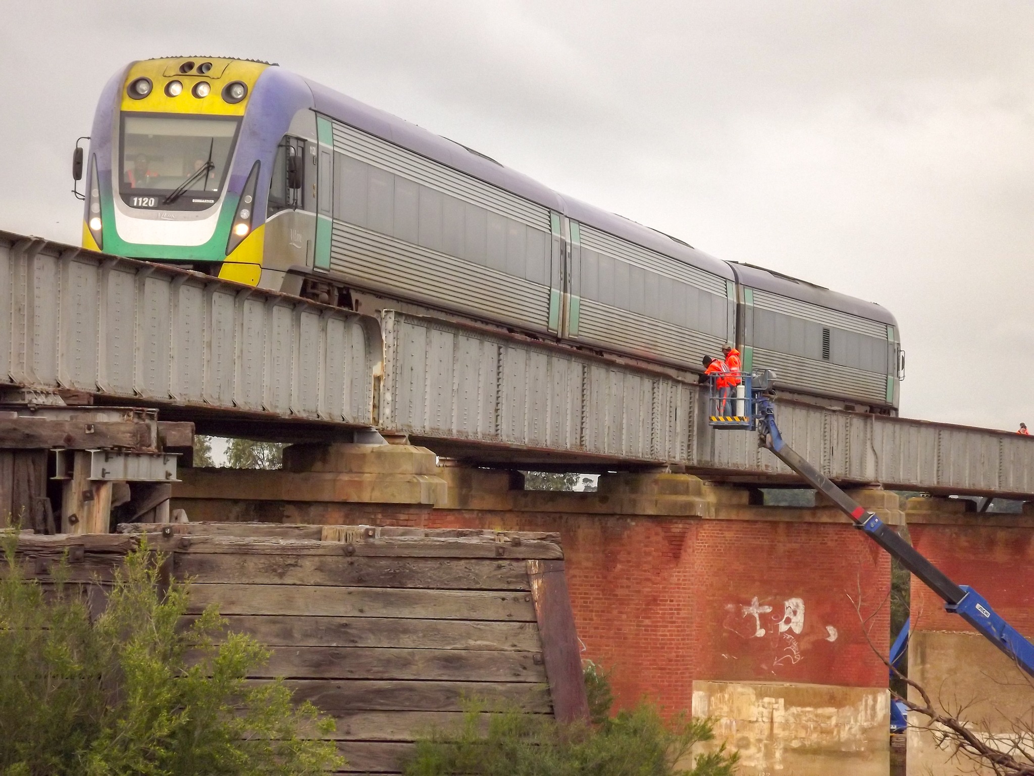 First ever Vlocity set to cross the Avon River Bridge at Stratford