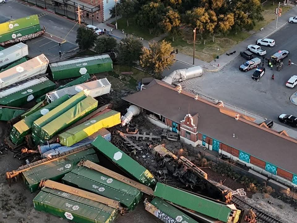 2 killed, 3 injured when freight train derails in small West Texas city after collision